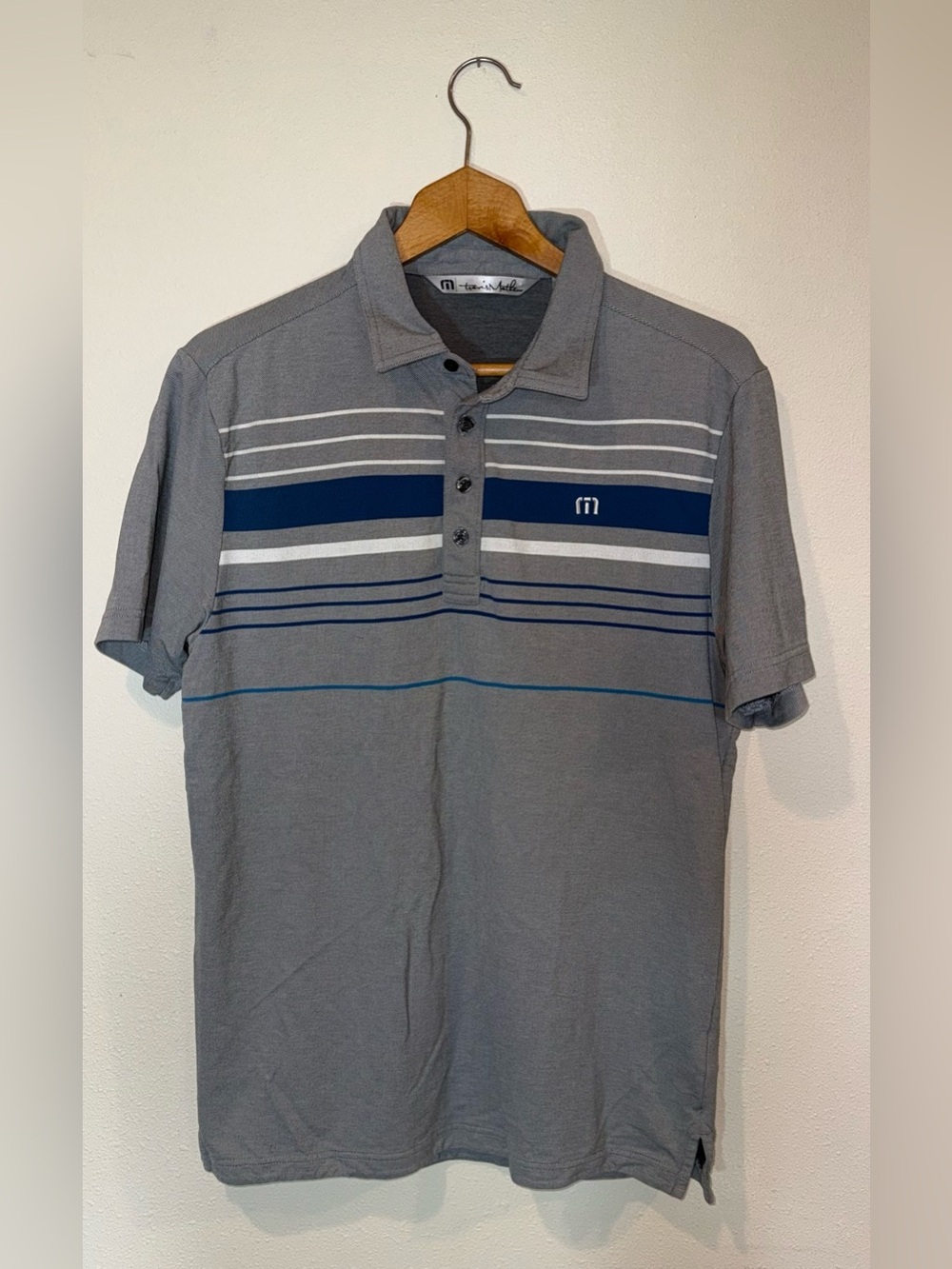 TRAVIS MATHEW Striped Polo in Gray with Blue and White Stripes Size Medium - Picture 1 of 5